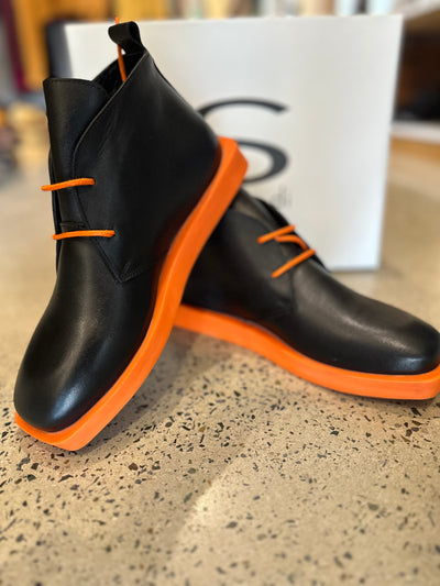 Sempre Di - Ankle  boot. Black/Orange
