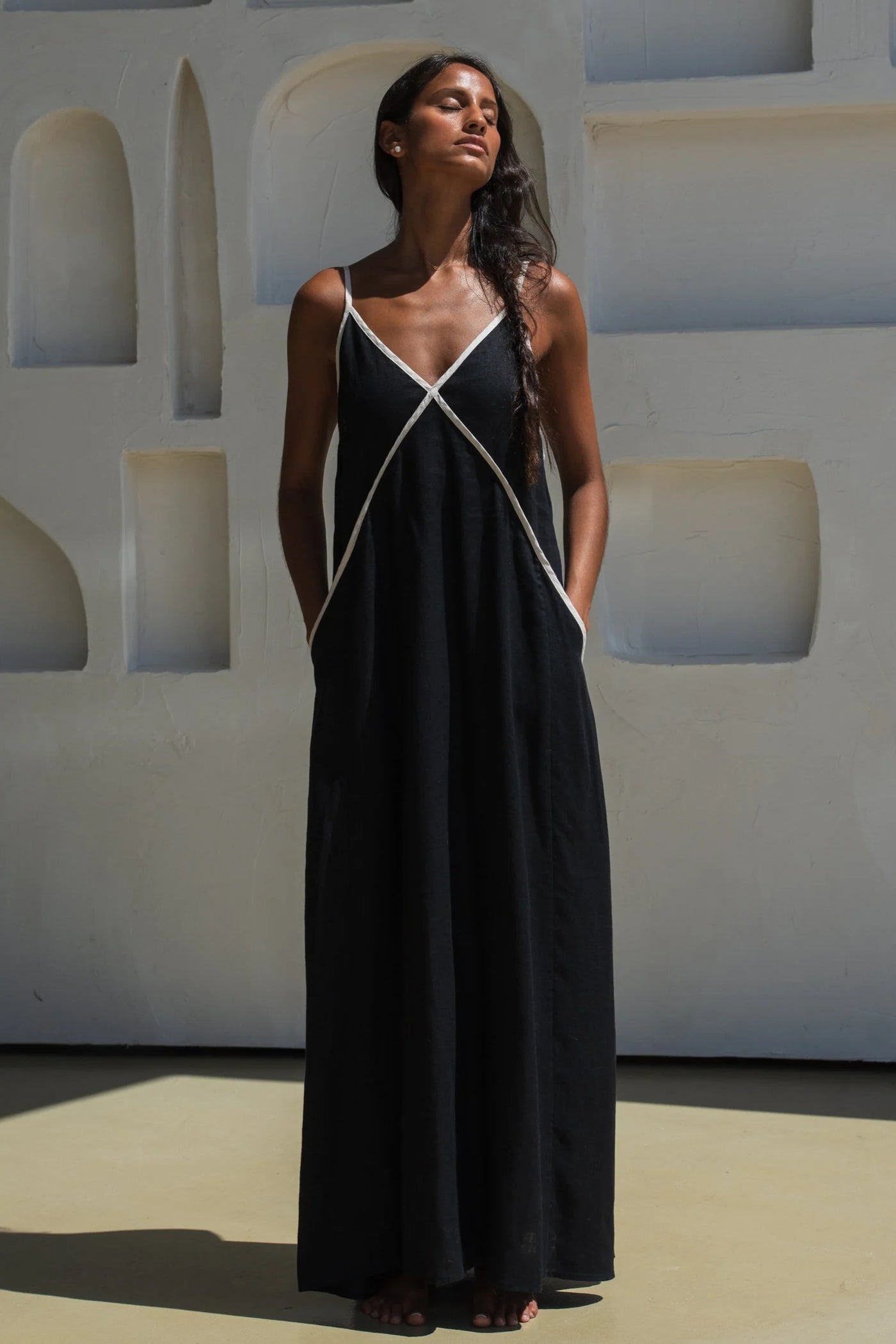 Lilly Pilly - Azalea Linen Dress. Black.