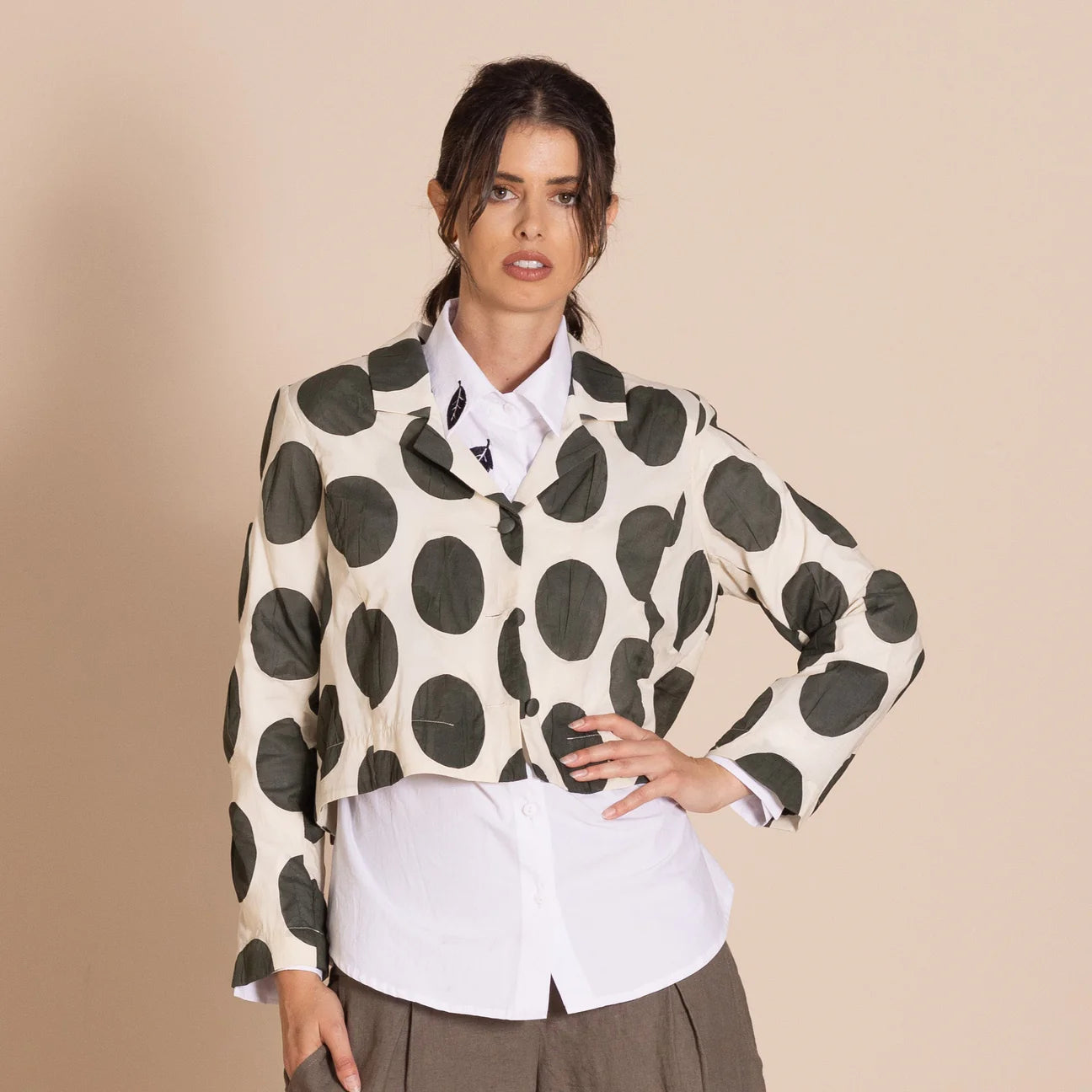 Megan Salmon - Cinema Tailored Birdie Jacket. Cream/Khaki.