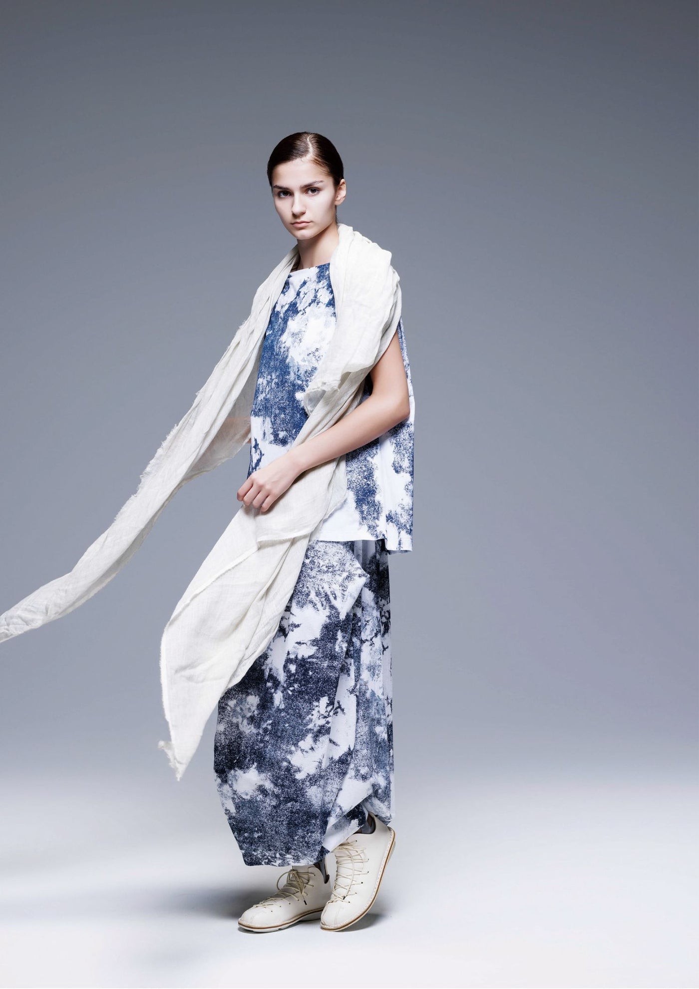 Moyuru - Shirt 442. White/Navy