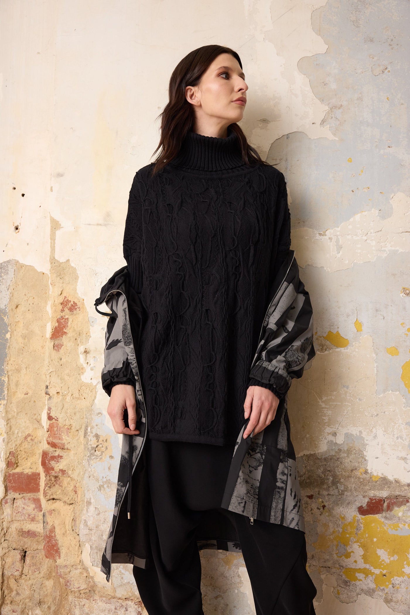Vale and Ward - Quinn knit. Black