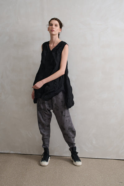 Vale and Ward - Tora pant. Obsidian.