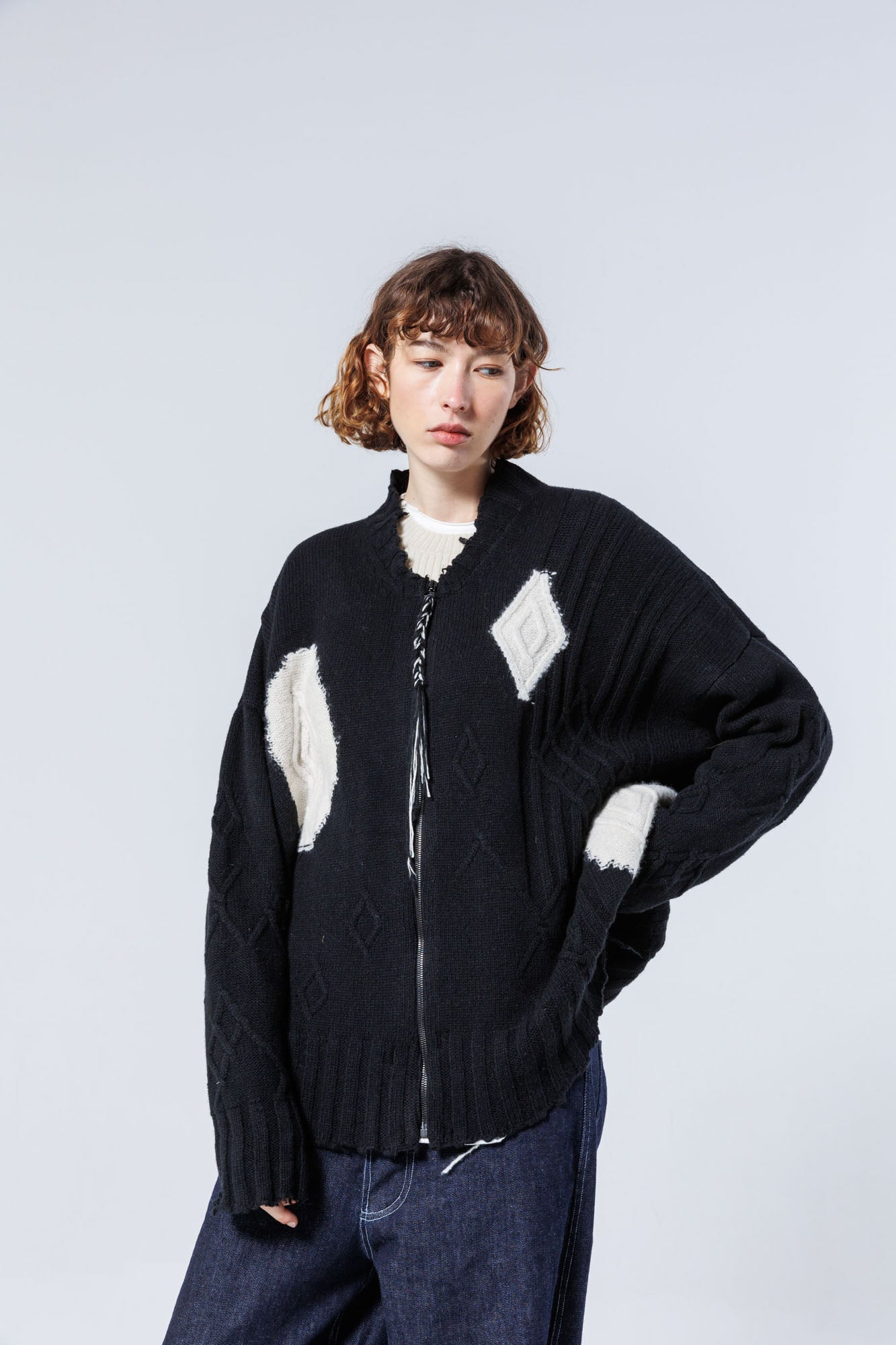 Serienumerica - SN3049. Black/White