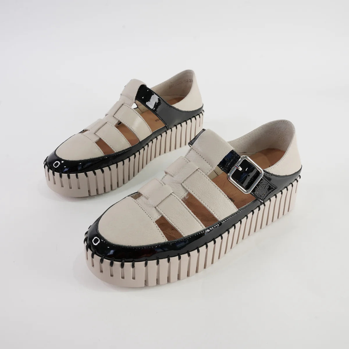 Django & Juliette - Baytown Sneaker. Black/Almond.