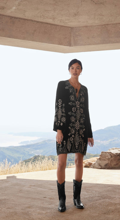 Johnny was - Liona velvet dress. Black.