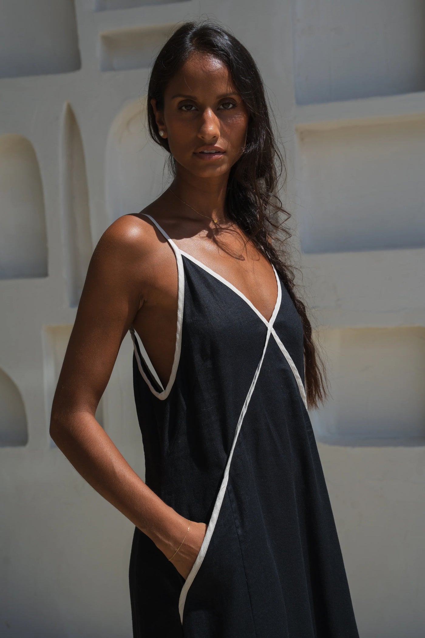 Lilly Pilly - Azalea Linen Dress. Black.