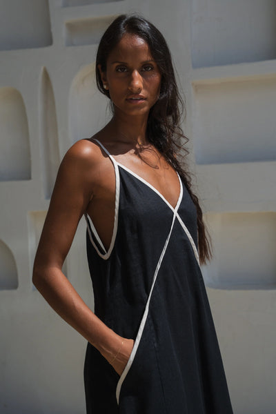 Lilly Pilly - Azalea Linen Dress. Black.