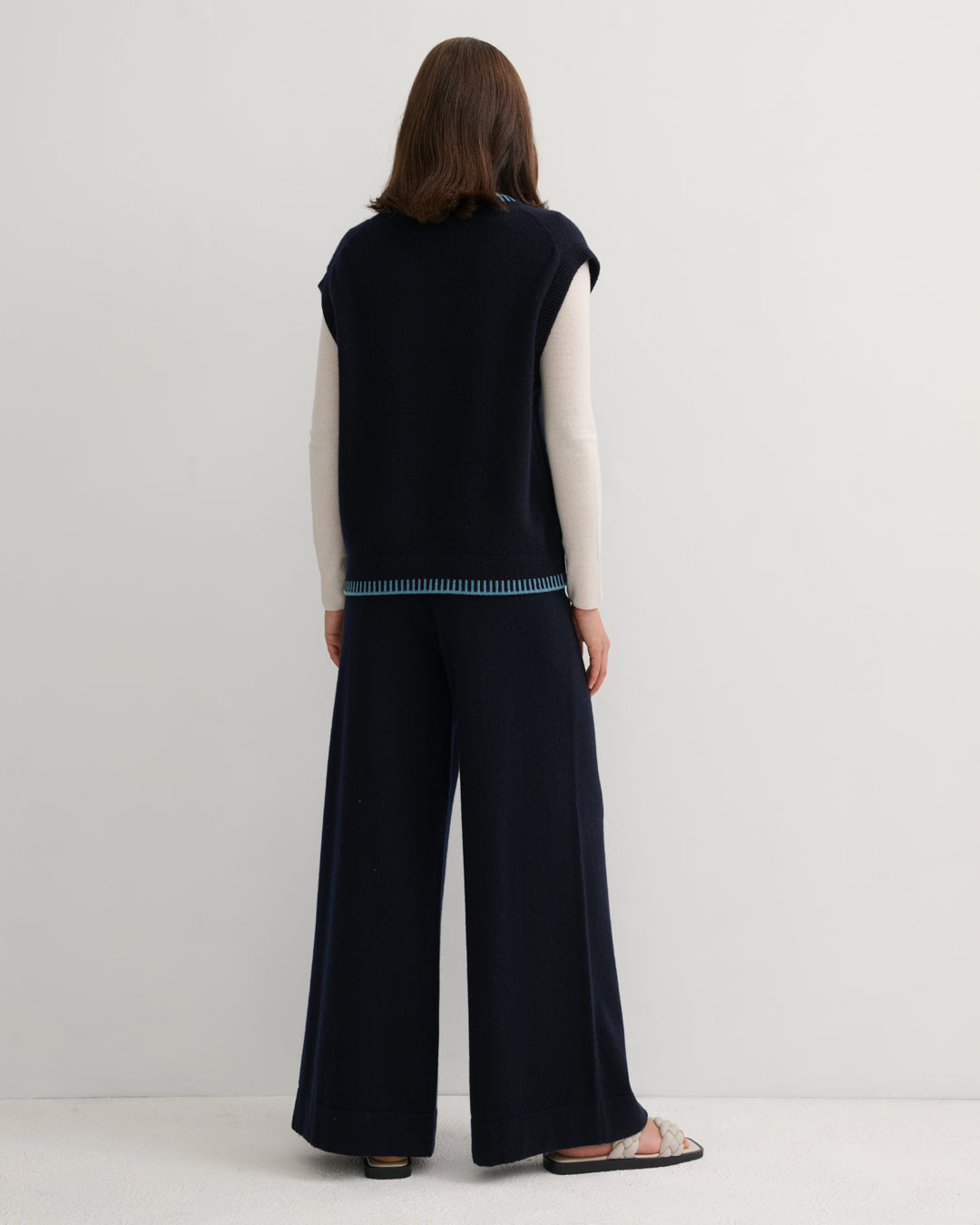 Cashmerism - V Neck Vest. Navy