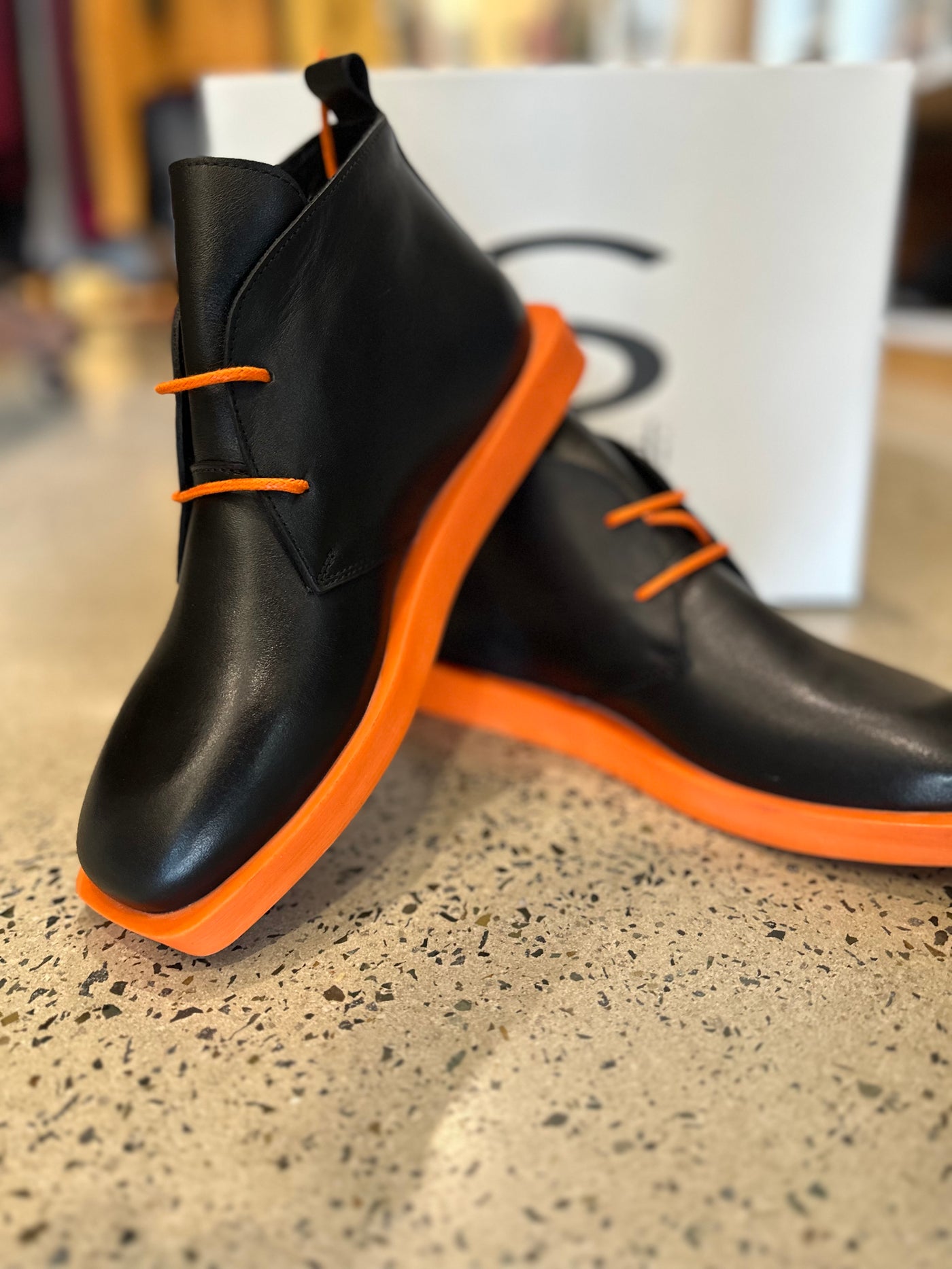 Sempre Di - Ankle  boot. Black/Orange