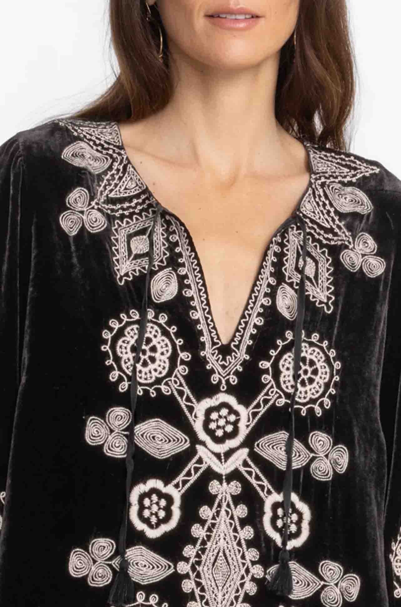 Johnny was - Liona velvet dress. Black.