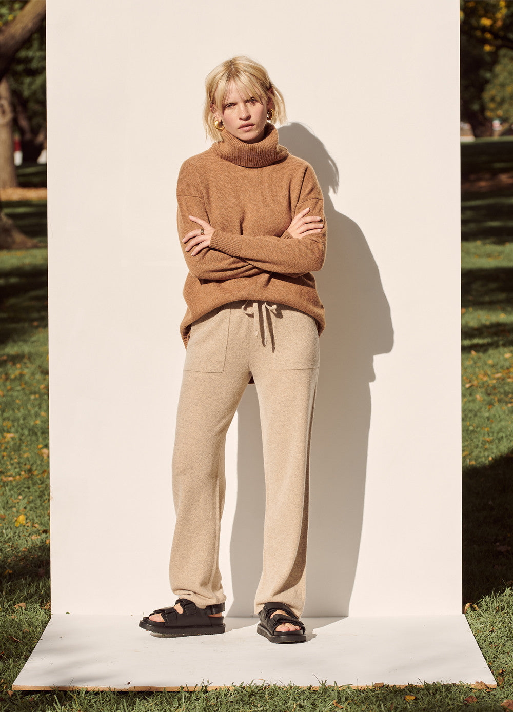 Cashmerism - Chunky oversized  rollneck pullover. Vicuna.