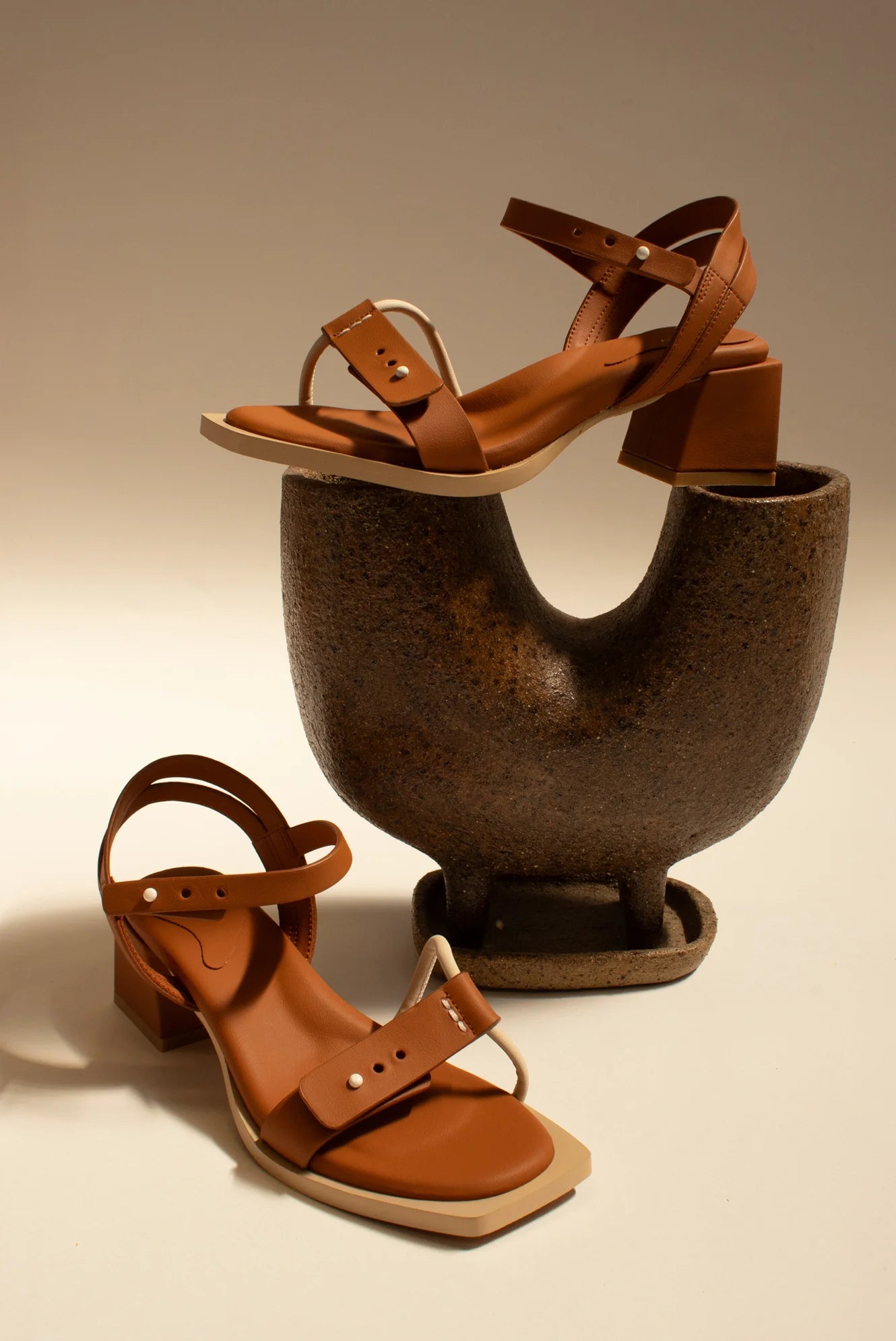 E'serdiv - The Squoval Sandal. Nutmeg.