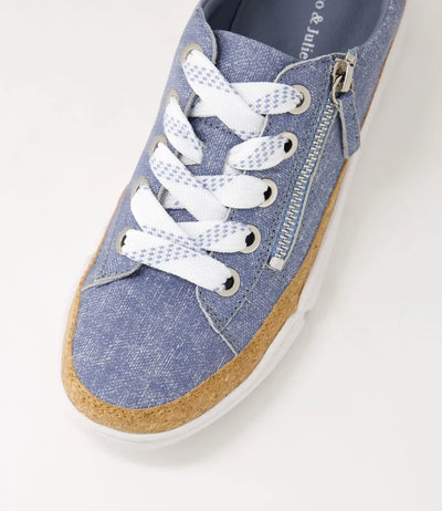 Django & Juliette - Torayne. Blue Denim/White.