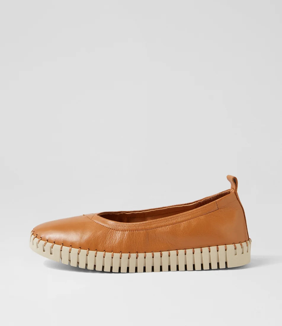 Django & Juliette - Heaton. Dark Tan/Almond Sole