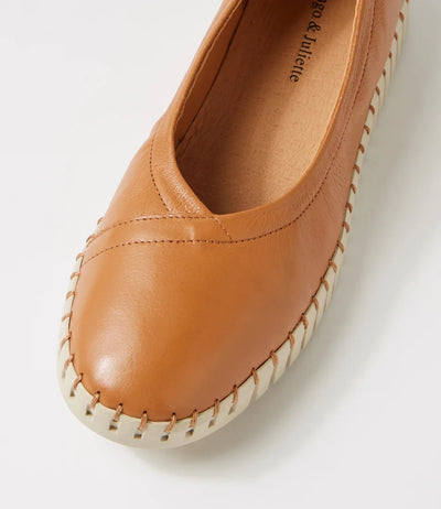 Django & Juliette - Heaton. Dark Tan/Almond Sole