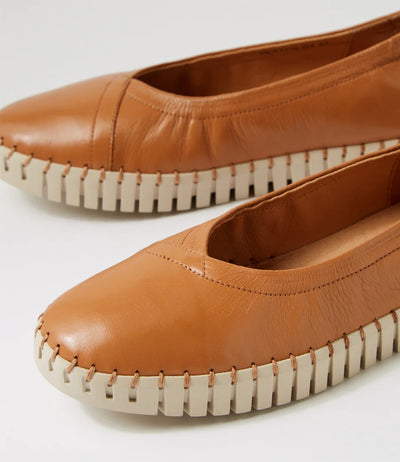 Django & Juliette - Heaton. Dark Tan/Almond Sole