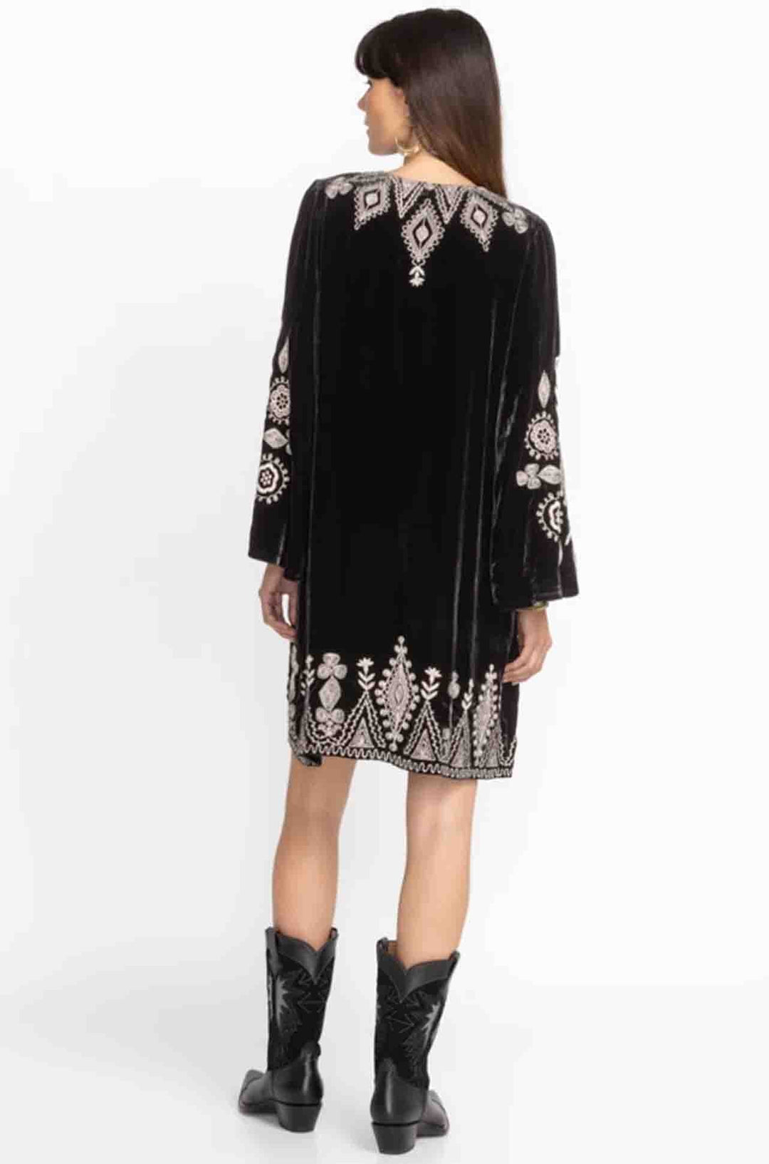 johnny was black embroidered dress YGroup_Daisy_Linen_Dress It is a unique TAO Las Vegas | Size:Size 10---Bust 36.5 Waist 29.5 Hips 39.75 Shoulder to floor 60