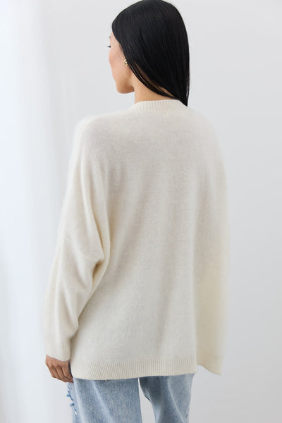 Mia Fratino - Mae Cardi. Polar