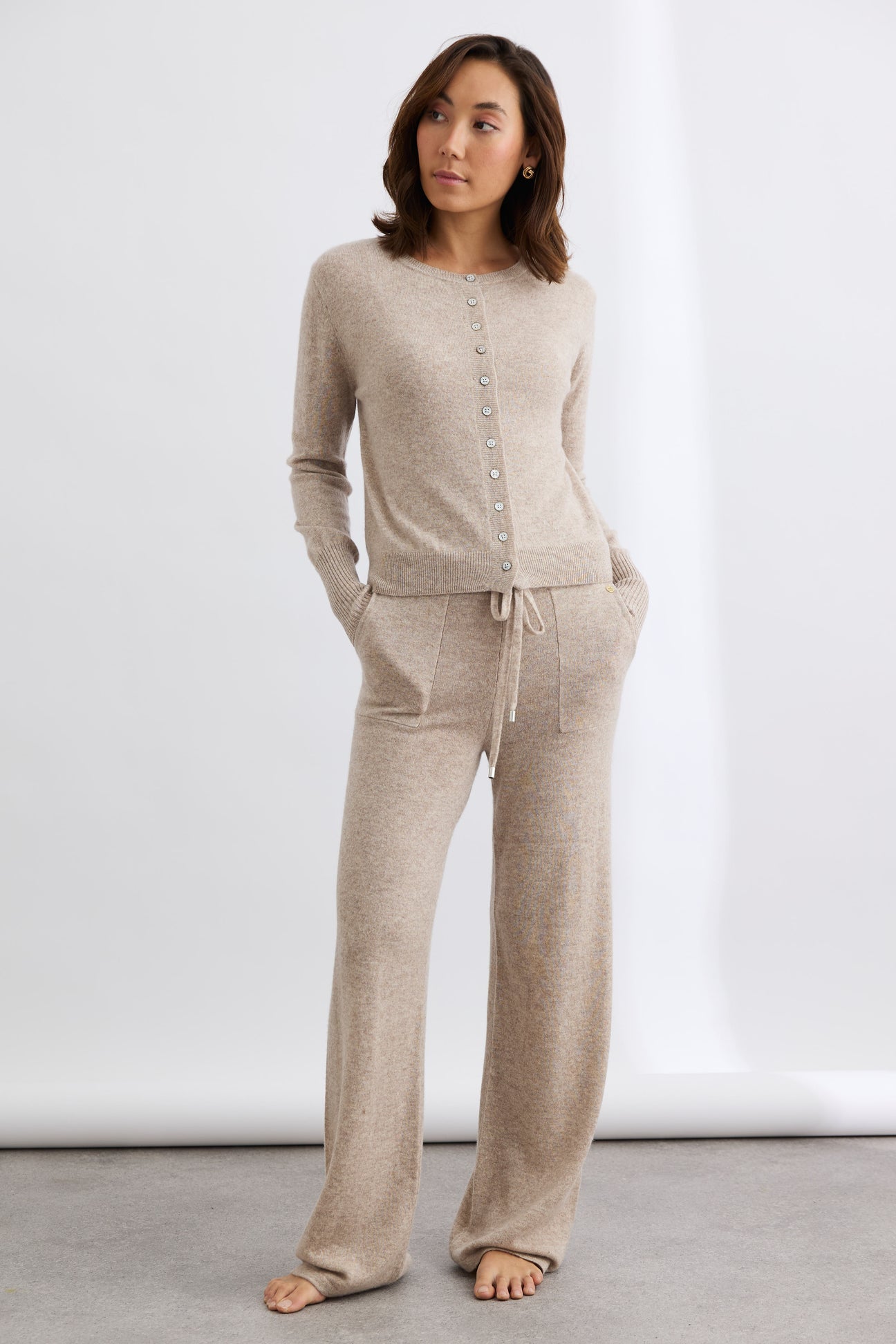 Mia Fratino - Essential Slim Cardi 24015. Toast