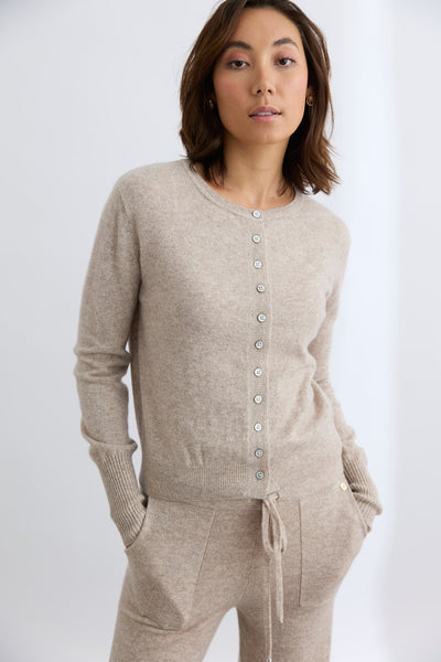 Mia Fratino - Essential Slim Cardi 24015. Toast
