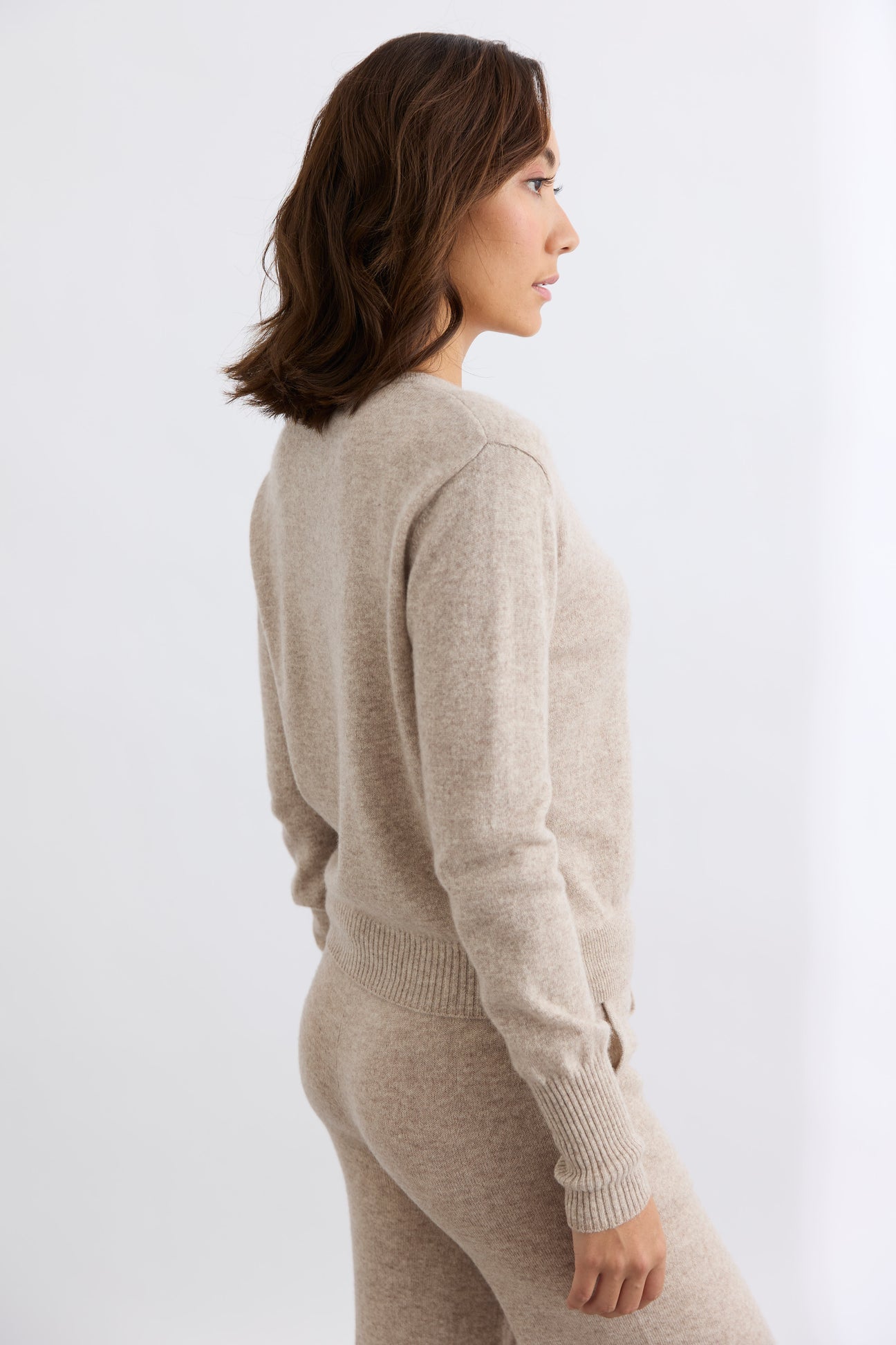 Mia Fratino - Essential Slim Cardi 24015. Toast