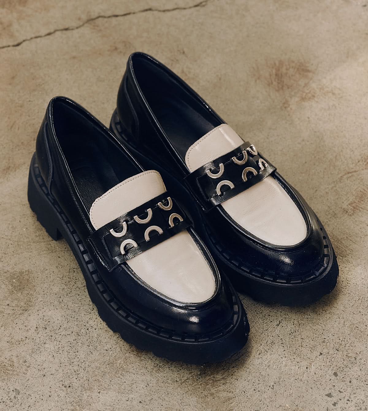Sempre Di - Delaney Loafer. Black/Beige