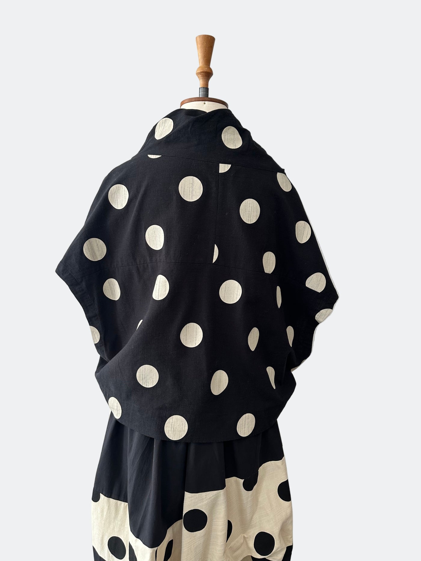 Moyuru - Miso Blouse 640. Black/Natural.