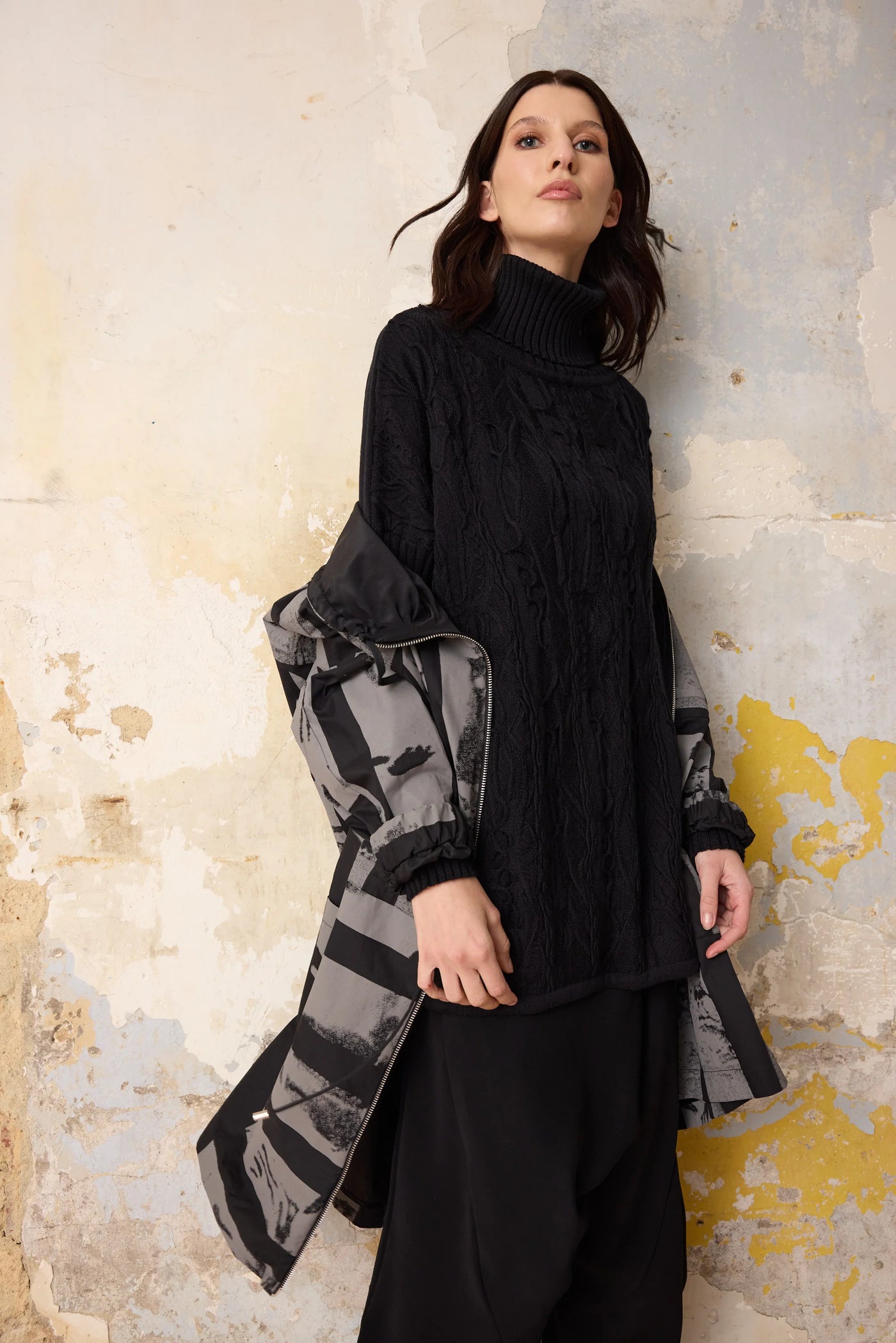Vale and Ward - Quinn Knit 3D. Black