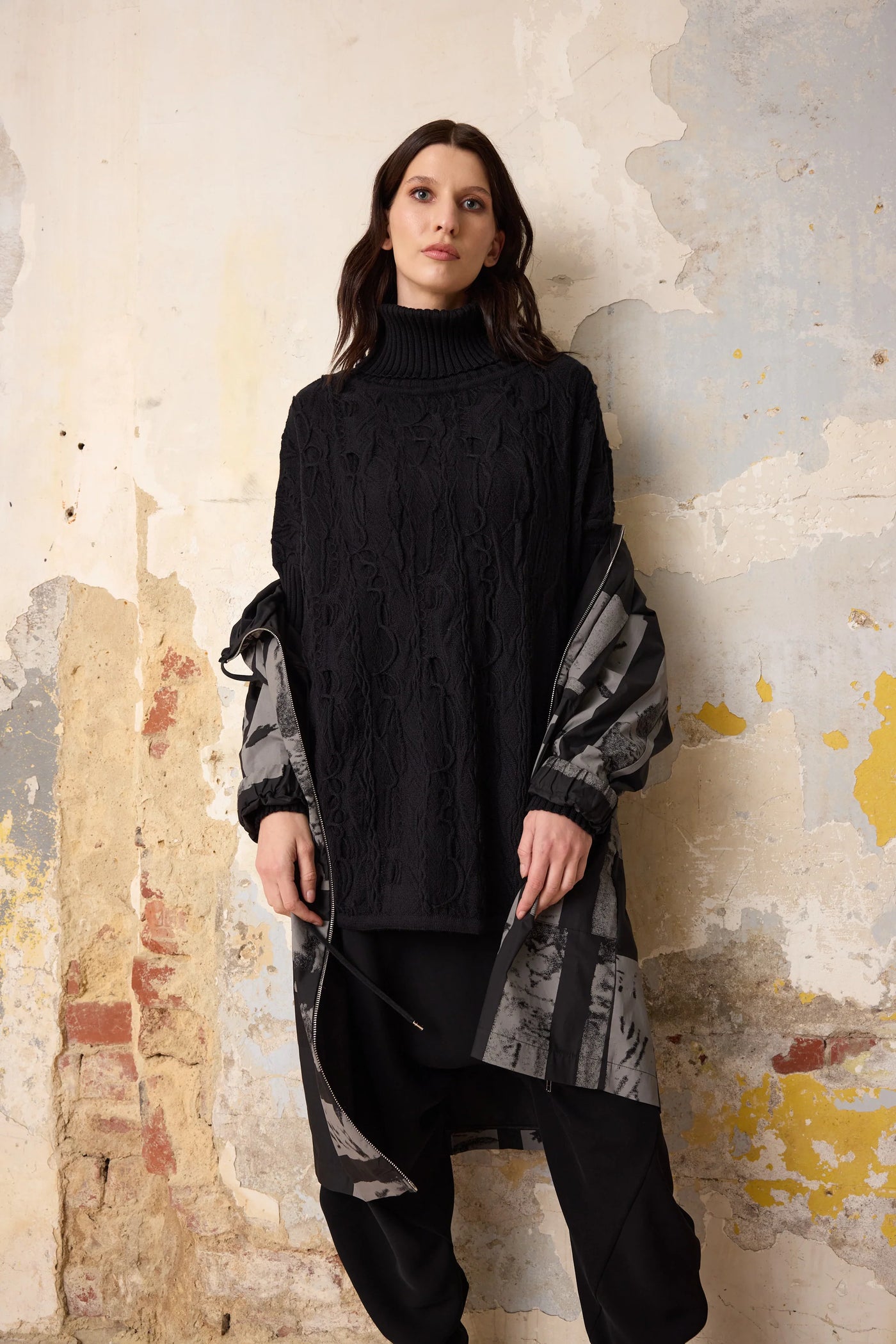 Vale and Ward - Quinn Knit 3D. Black