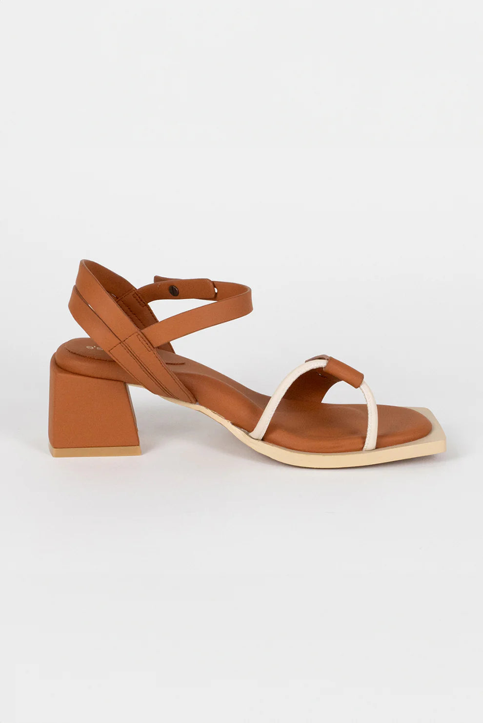 E'serdiv - The Squoval Sandal. Nutmeg.